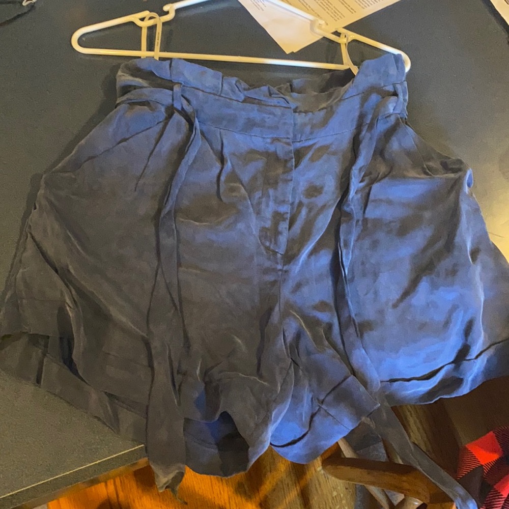 Paperbag waist shorts. Blue